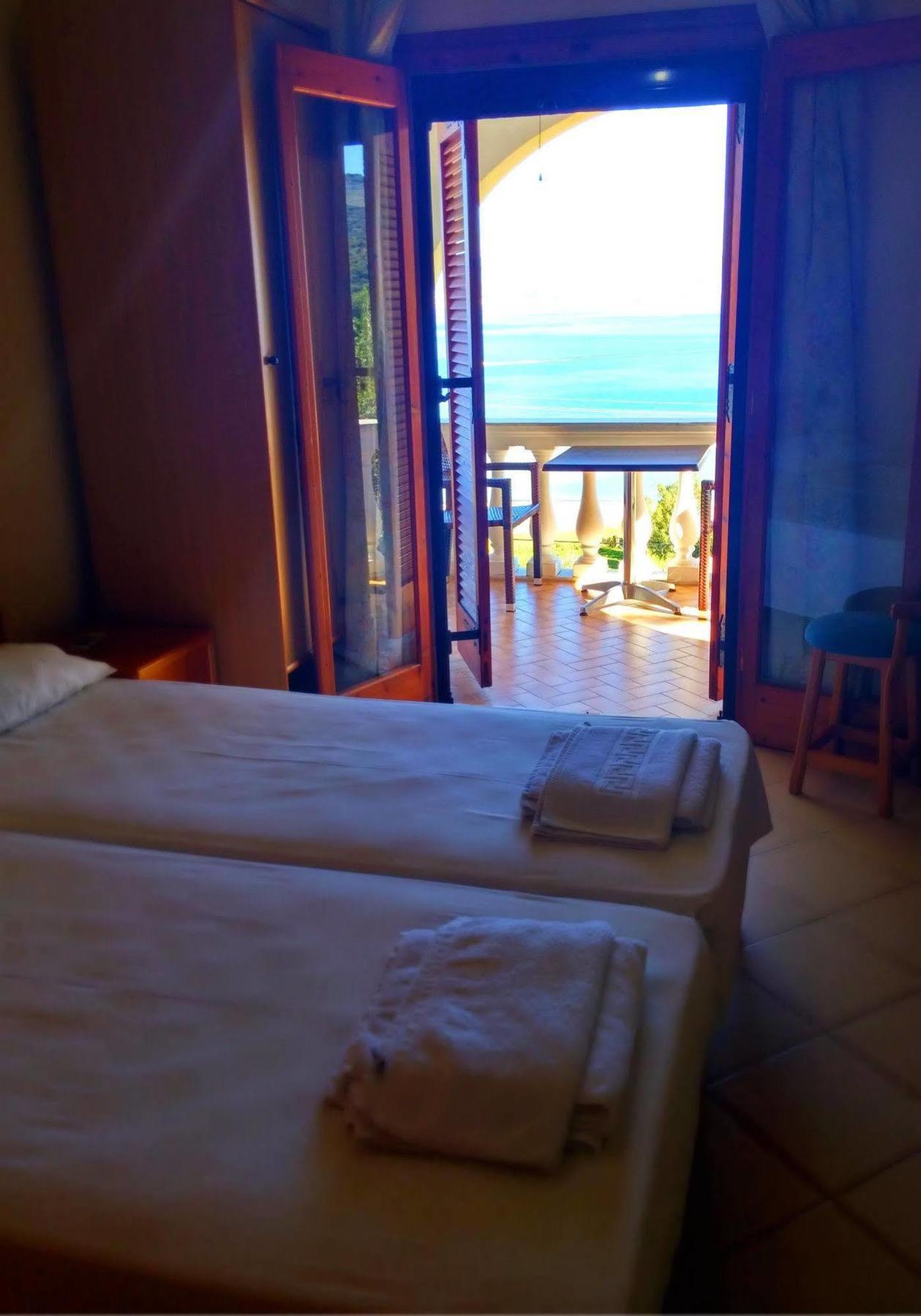 Apraos Dionysos Apartments מראה חיצוני תמונה